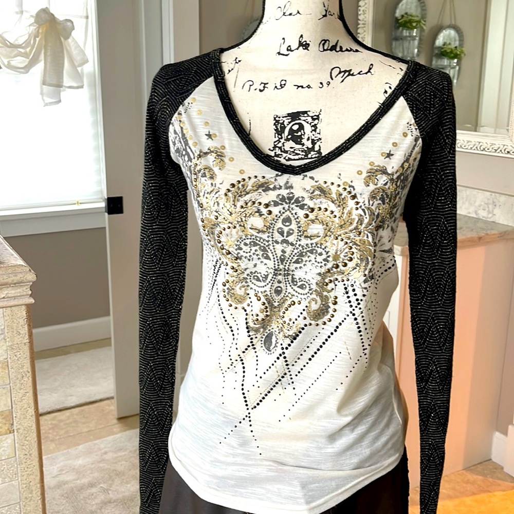 Ladies Miss Me Long Sleeve Top NWOT